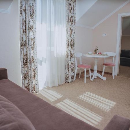 Hotel&Restaurant Premium Club Яремче Екстериор снимка