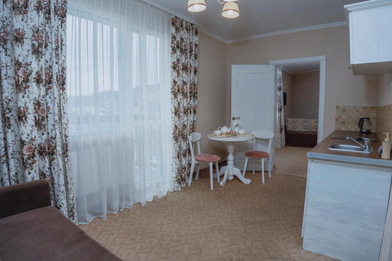Hotel&Restaurant Premium Club Яремче Екстериор снимка