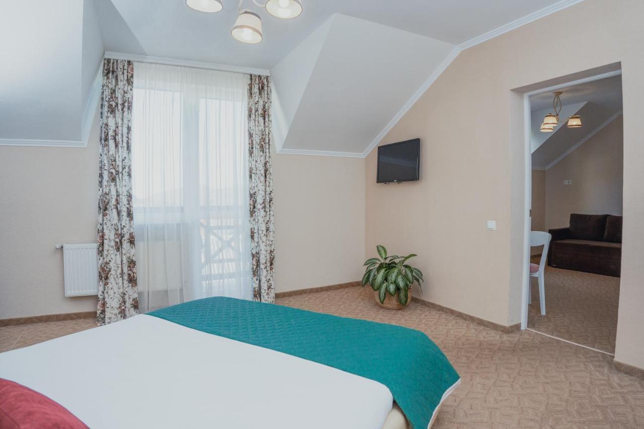 Hotel&Restaurant Premium Club Яремче Екстериор снимка