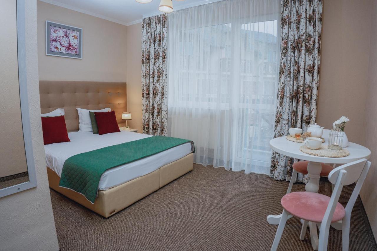 Hotel&Restaurant Premium Club Яремче Екстериор снимка