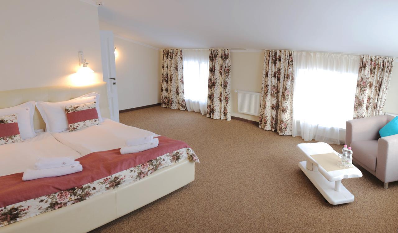 Hotel&Restaurant Premium Club Яремче Екстериор снимка