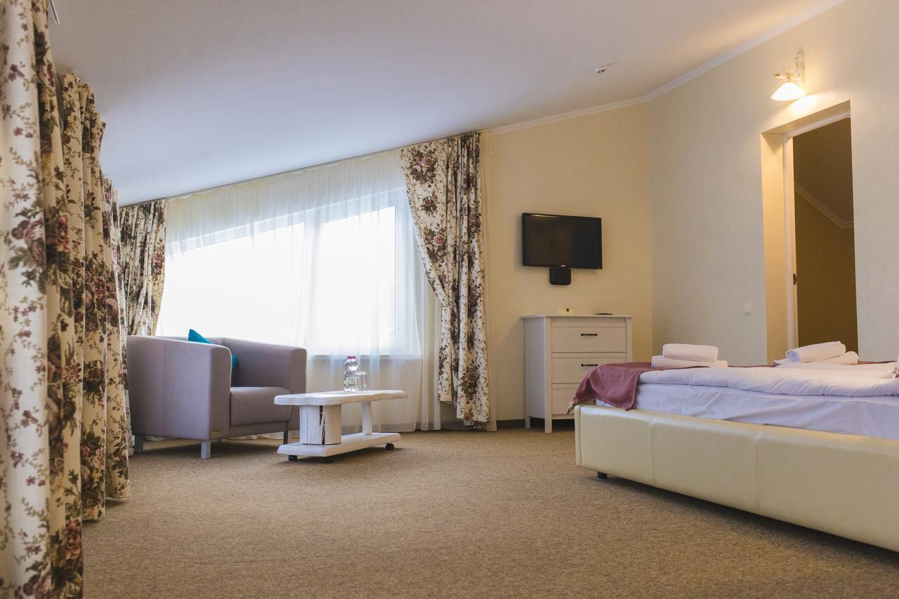 Hotel&Restaurant Premium Club Яремче Екстериор снимка